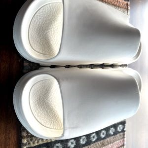 Free People Slides - Brand NEW!